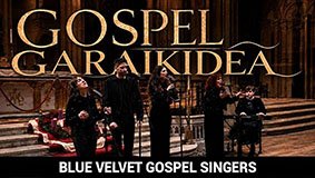 Blue Velvet Gospel Singers Gospel Garaikidea ikuskizuna aurkezten